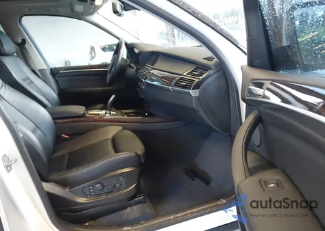 2012 BMW X5 xDrive50I z USA, uszkodzony, nr VIN 5UXZV8C55CL423835